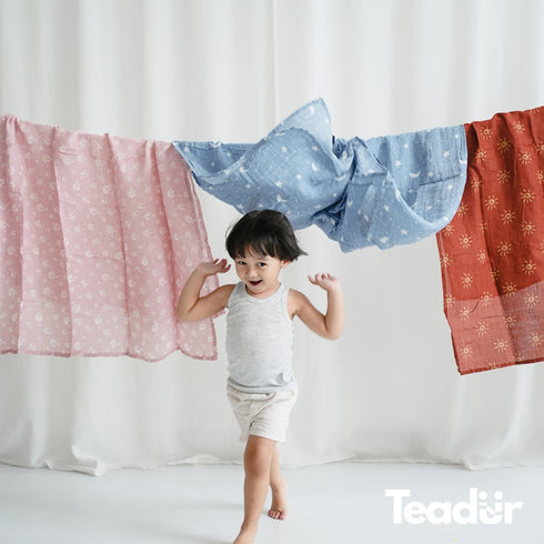 Bamboo Swaddle Blanket in Pink