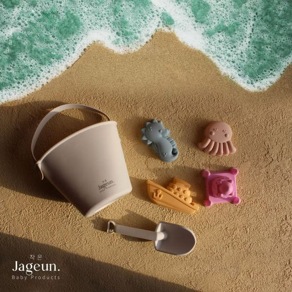 Beach Bucket & Sand Toys in Sand Cream